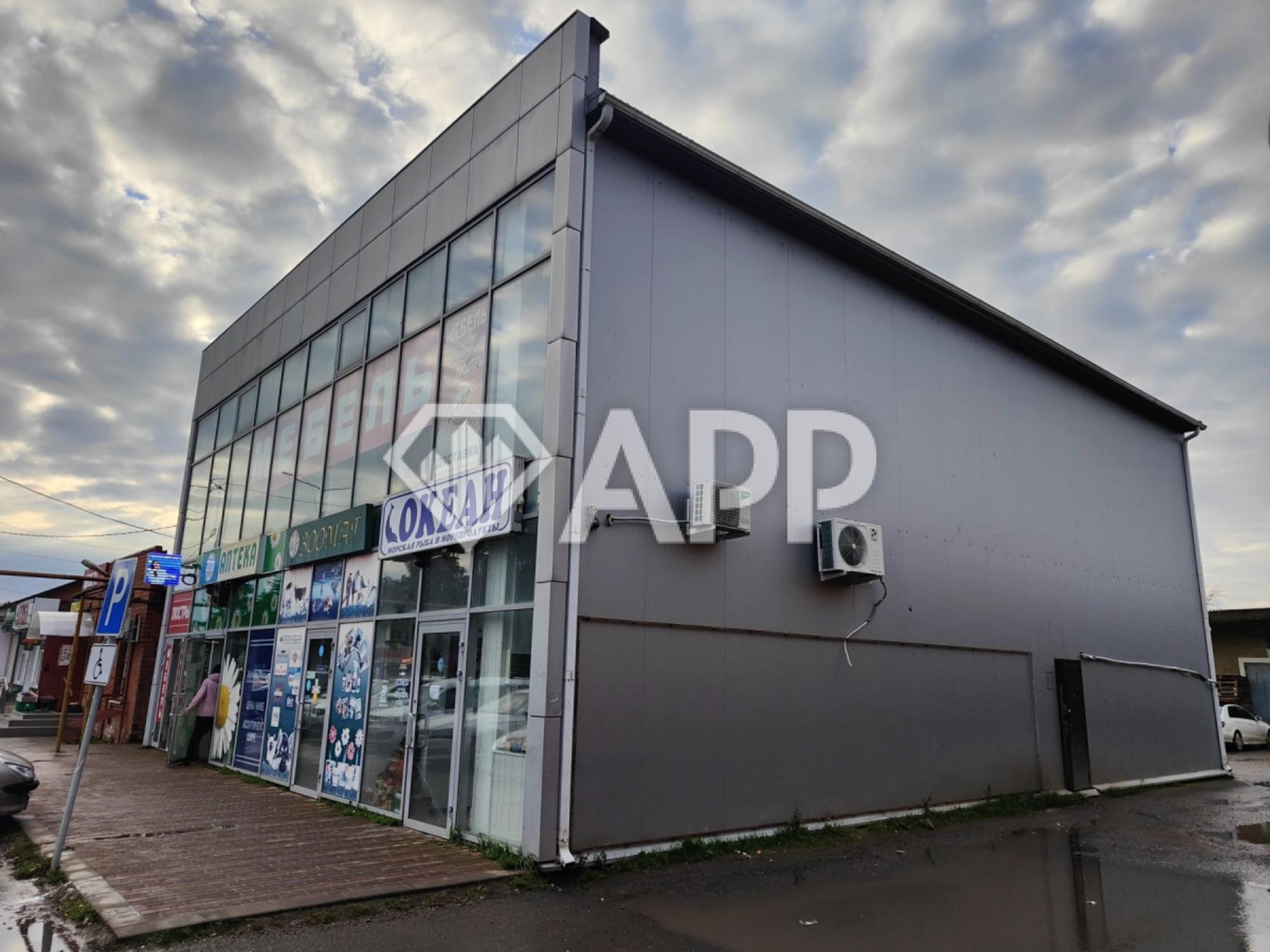 Купить торговое помещение за 18 000 000 рублей на ул Красная, 200