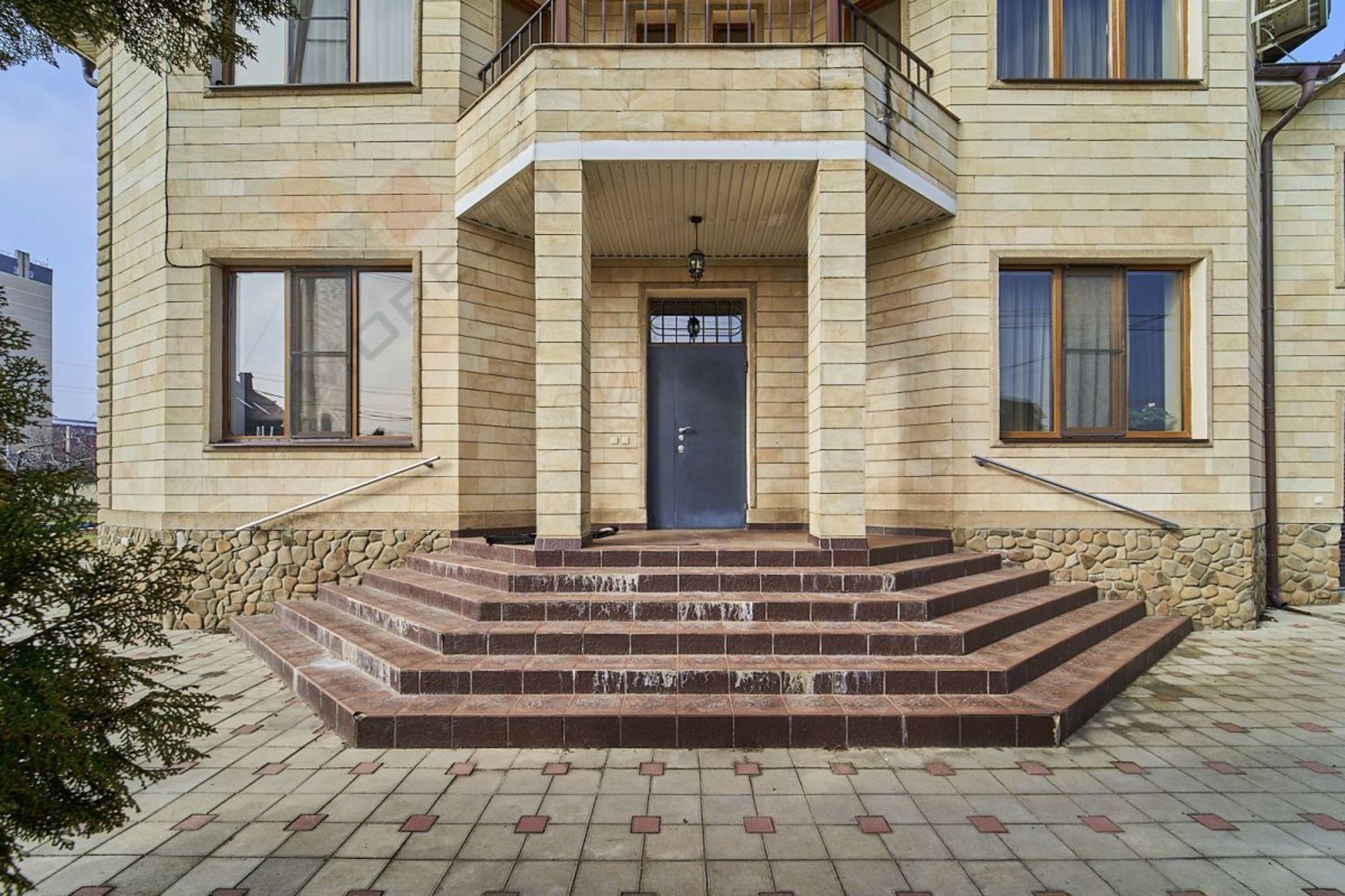 Купить дачу, дом, коттедж за 89 900 000 рублей на Мокия Гулика ул (Московская мкр), 6