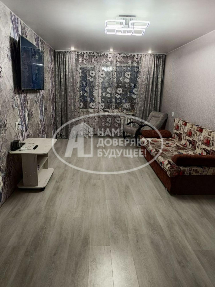 3-комн квартира улица Уральских Танкистов, 12
