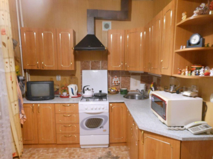 2-комн квартира Суворова ул, 3