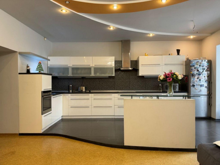 3-комн квартира Герцена ул, 56