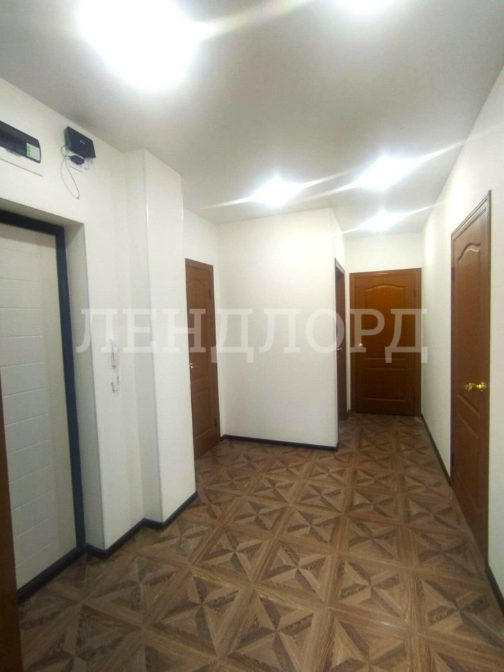 3-комн квартира улица Шаповалова, 1Ес1