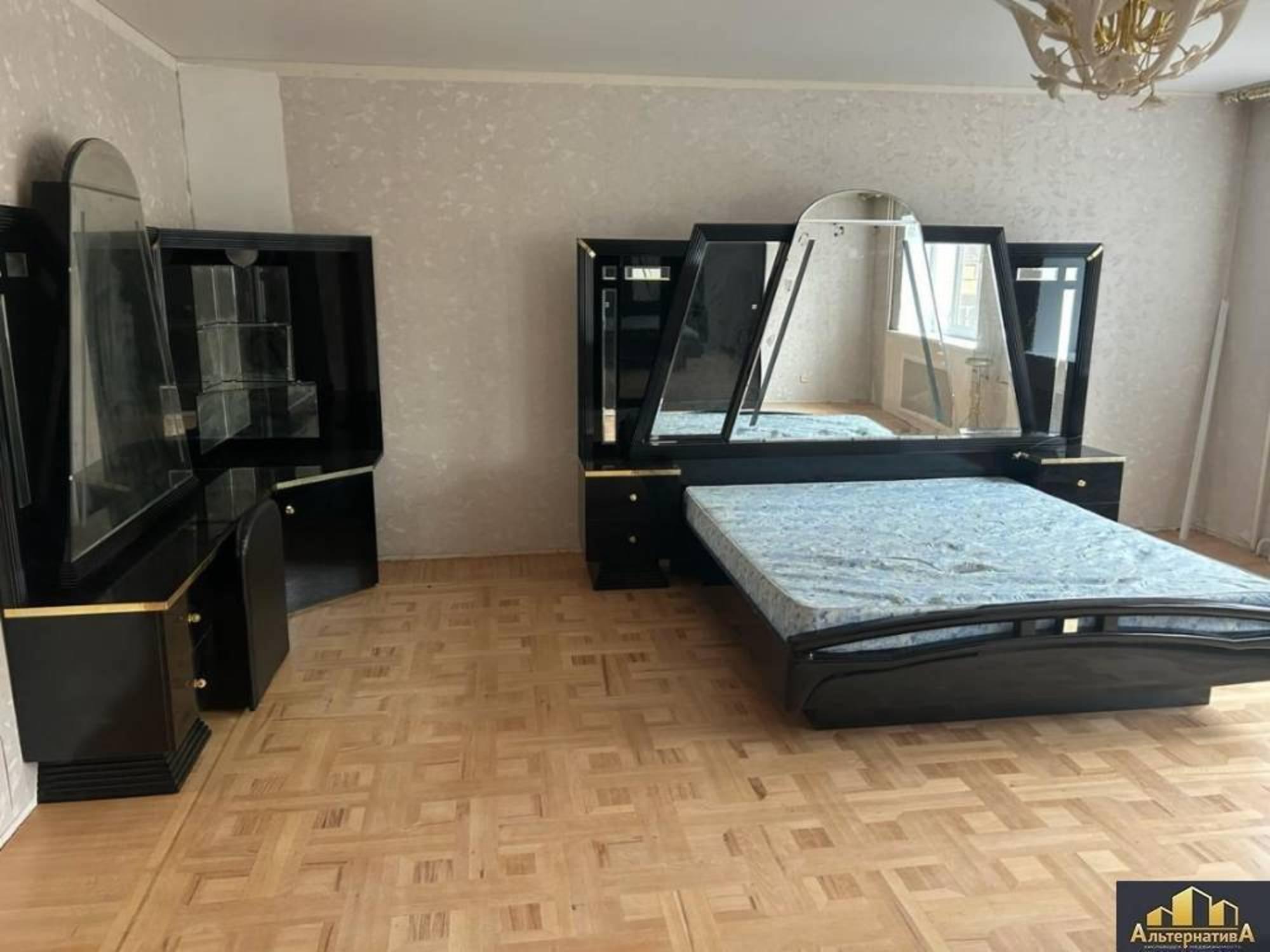 Купить квартиру за 25 000 000 рублей на Жуковского ул.
