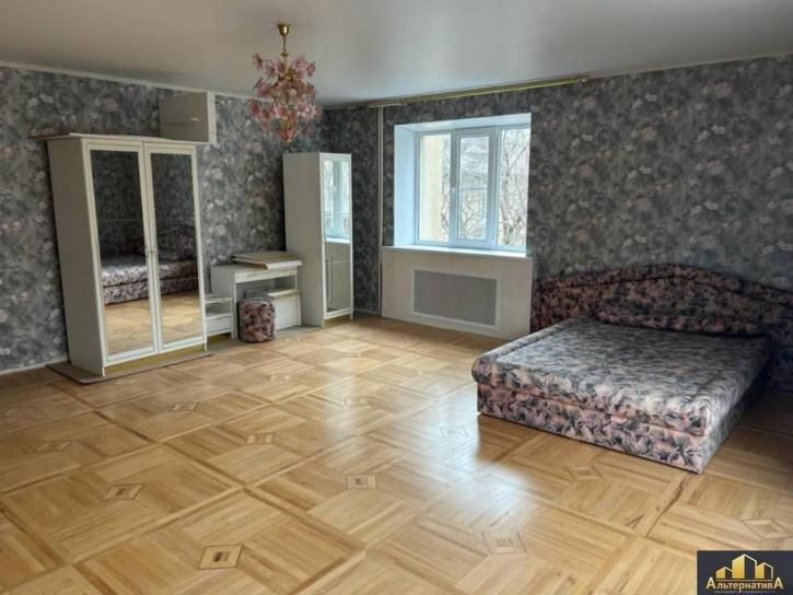 4-комн квартира Жуковского ул.