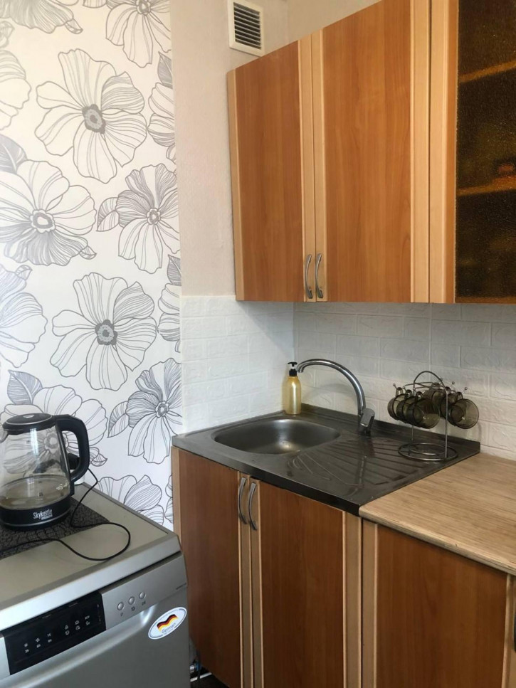 3-комн квартира Дружбы Народов пр-кт, 90