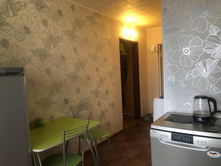 3-комн квартира Дружбы Народов пр-кт, 90