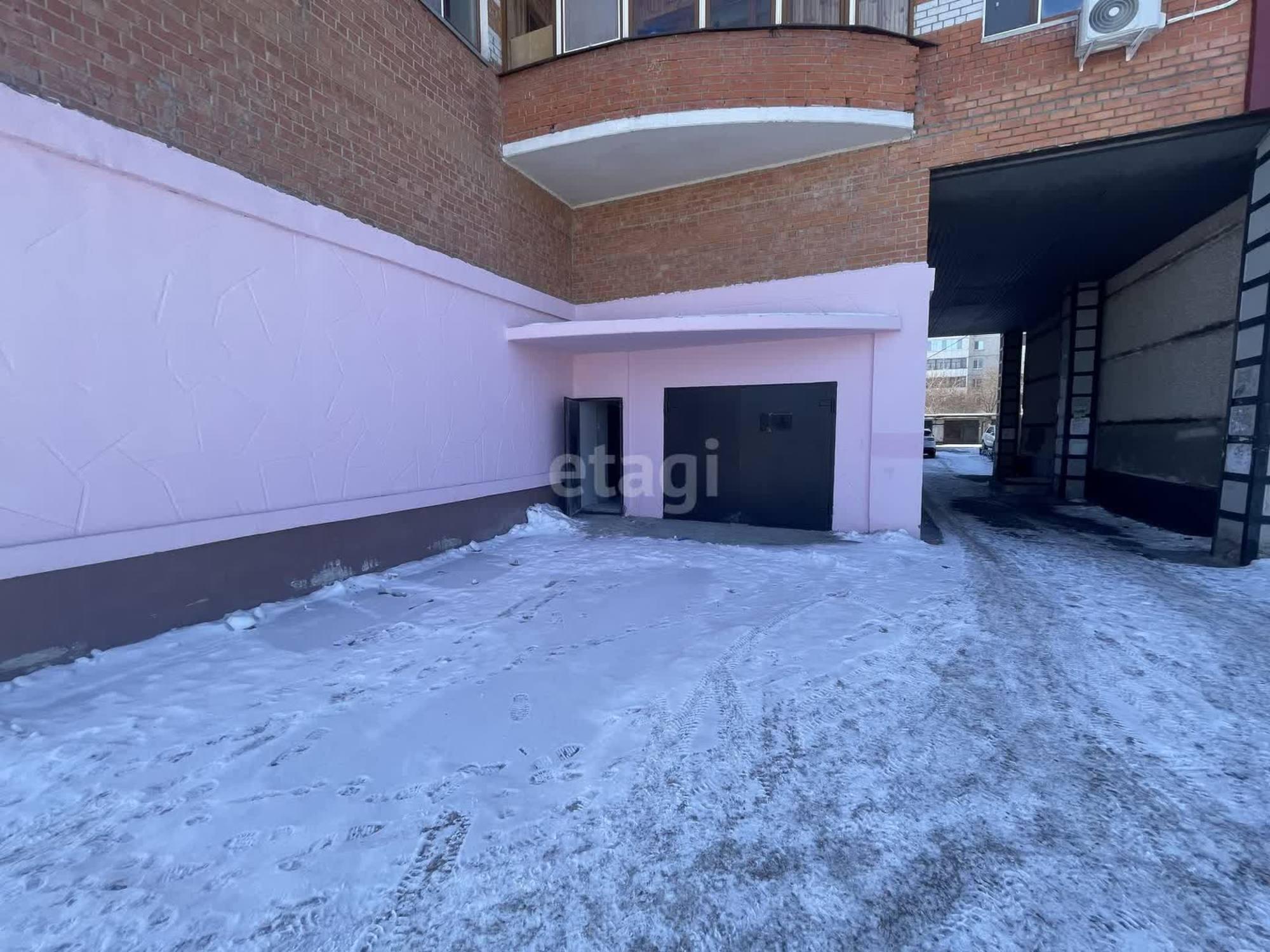 Сдать торговое помещение за 225 000 рублей на Степана Халтурина 8