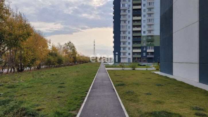 1-комн квартира в новом доме Героев космоса, 13