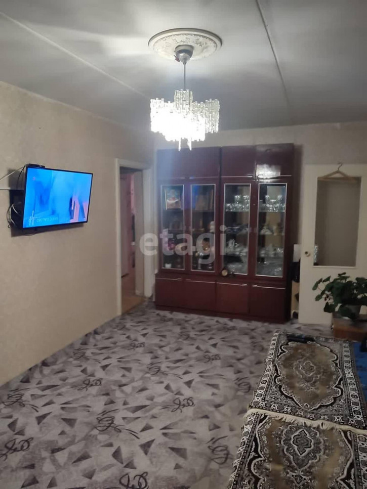 3-комн квартира Мельникайте, 58
