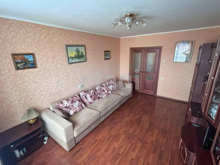 3-комн квартира улица Романа Брянского