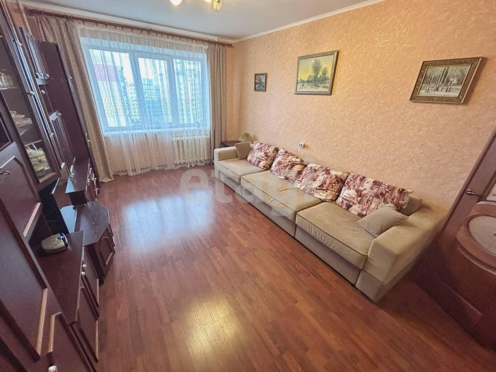 3-комн квартира улица Романа Брянского