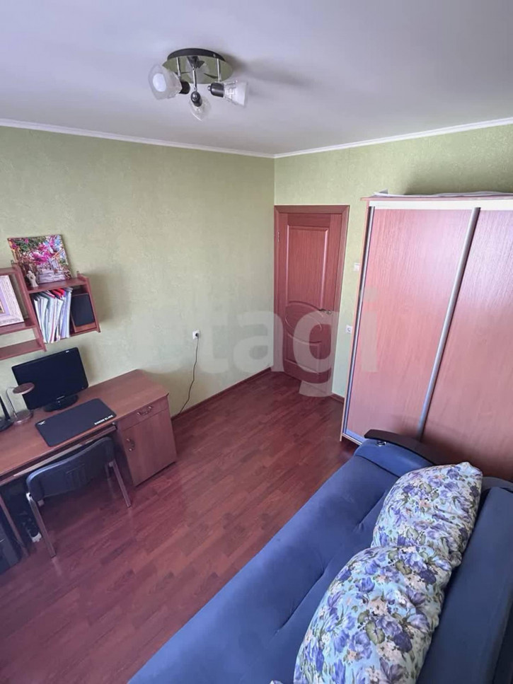 3-комн квартира улица Романа Брянского