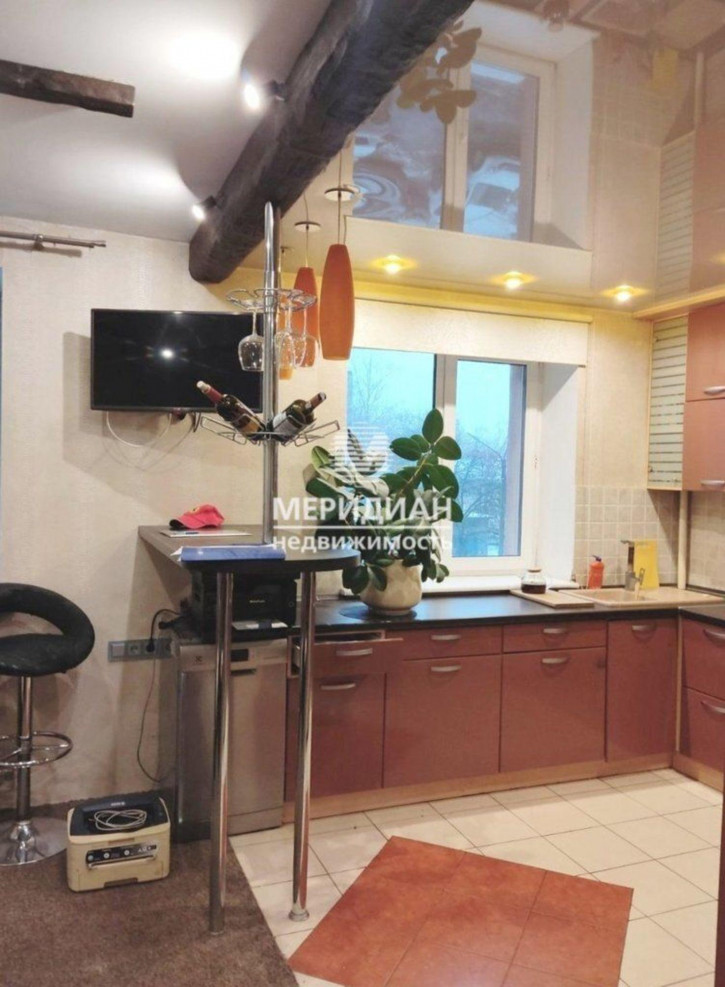 2-комн квартира Островского ул, 10