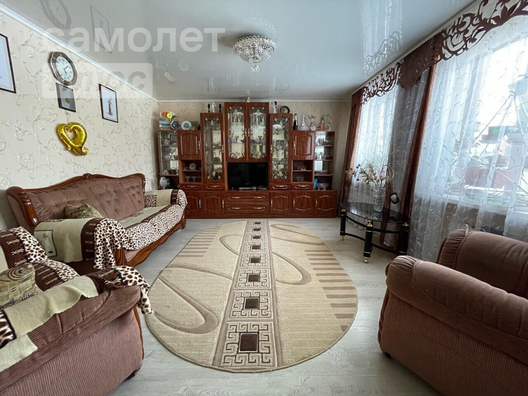 Купить дачу, дом, коттедж за 3 800 000 рублей на Гаражная улица, 1