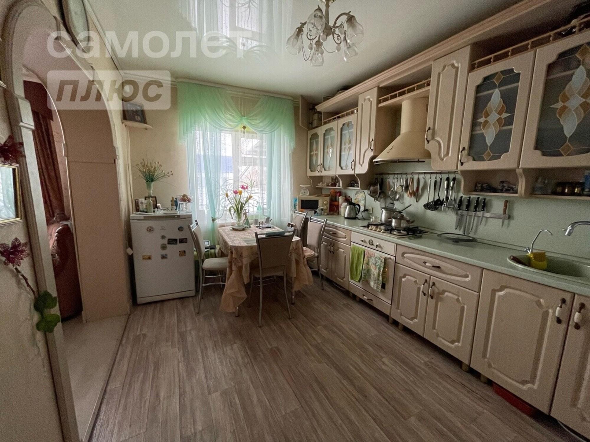 Купить дачу, дом, коттедж за 3 800 000 рублей на Гаражная улица, 1