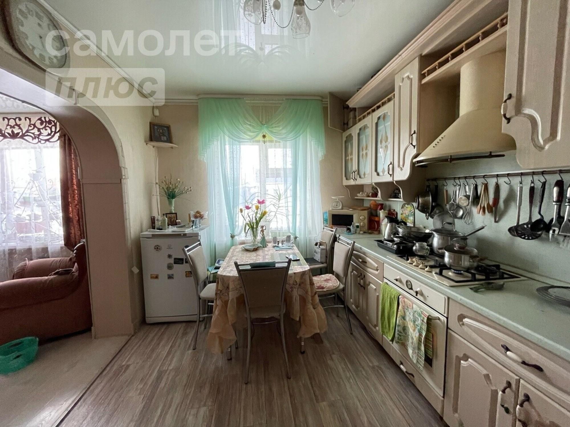 Купить дачу, дом, коттедж за 3 800 000 рублей на Гаражная улица, 1