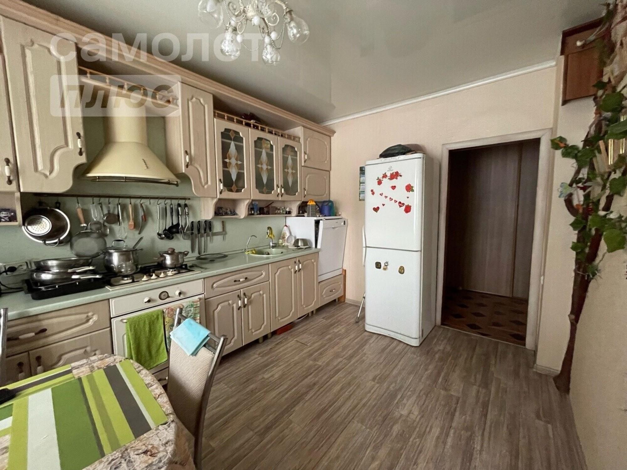 Купить дачу, дом, коттедж за 3 800 000 рублей на Гаражная улица, 1