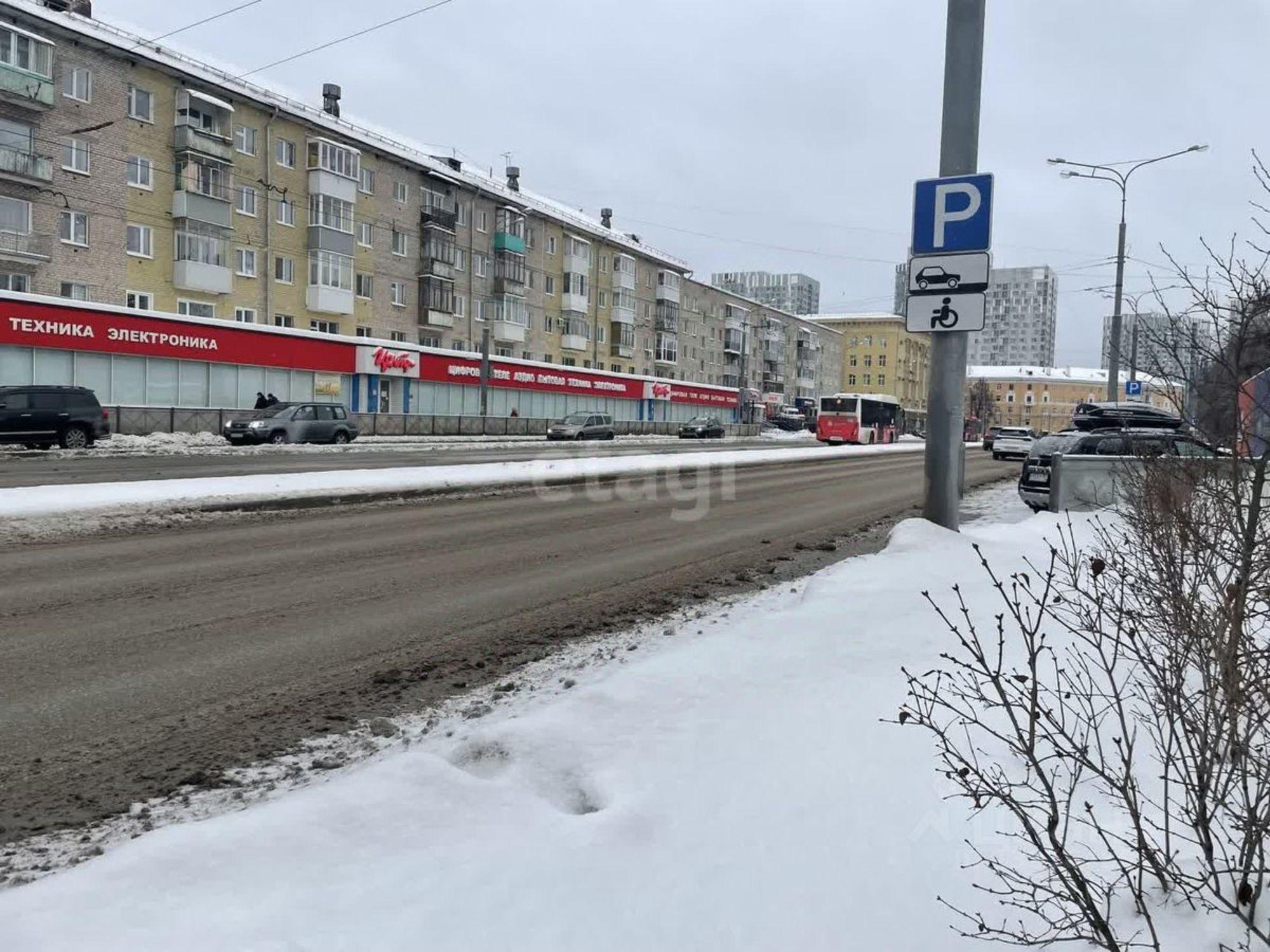 Сдать торговое помещение за 245 000 рублей на улица Революции, 38