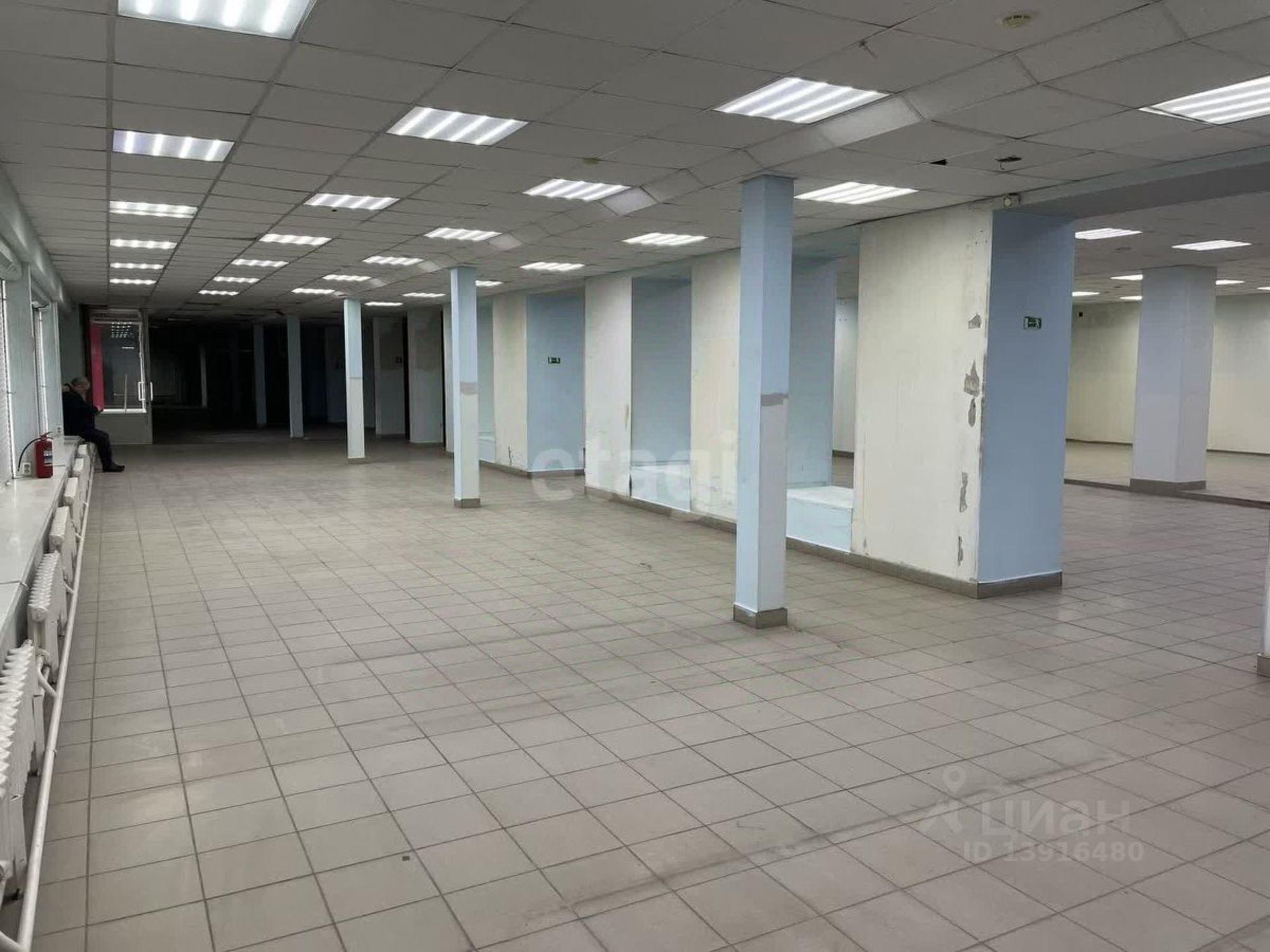 Сдать торговое помещение за 245 000 рублей на улица Революции, 38
