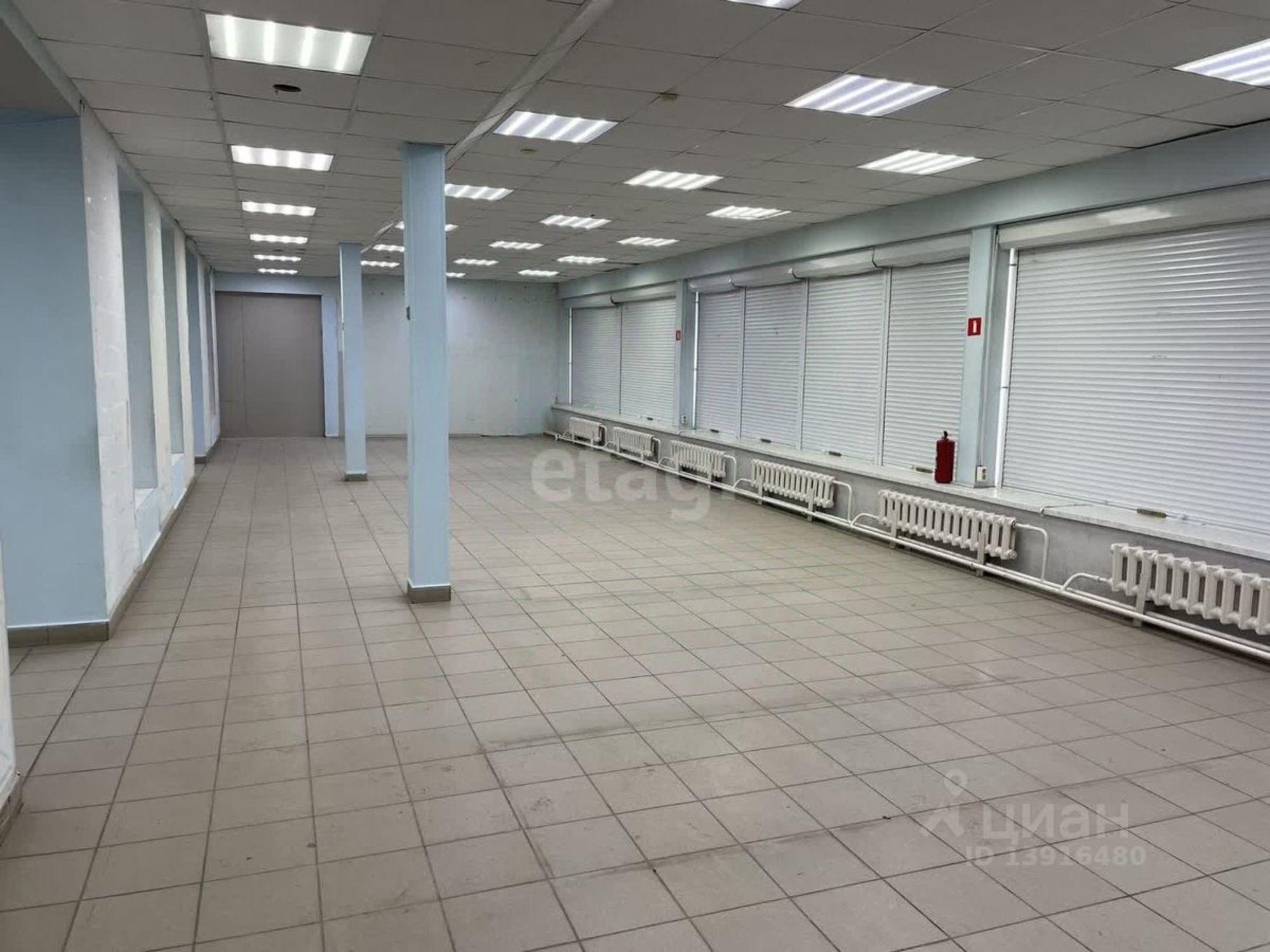 Сдать торговое помещение за 245 000 рублей на улица Революции, 38