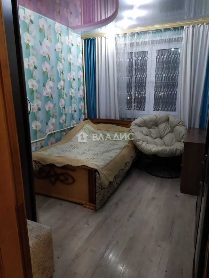 3-комн квартира улица Лакина
