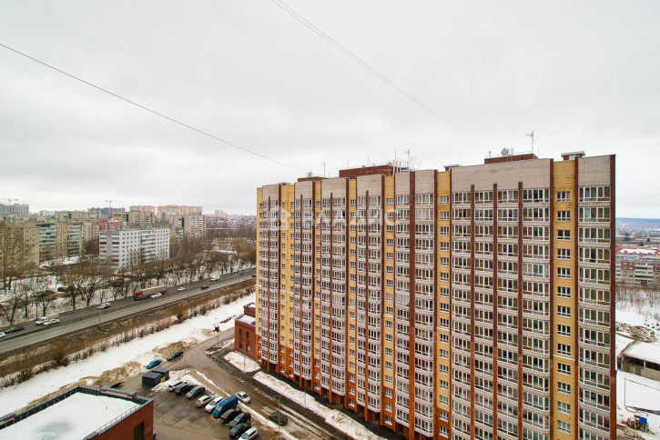 3-комн квартира улица Лакина