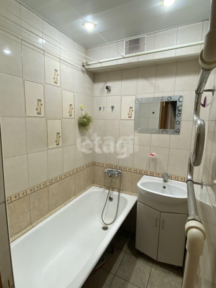 4-комн квартира Елизарова, 76