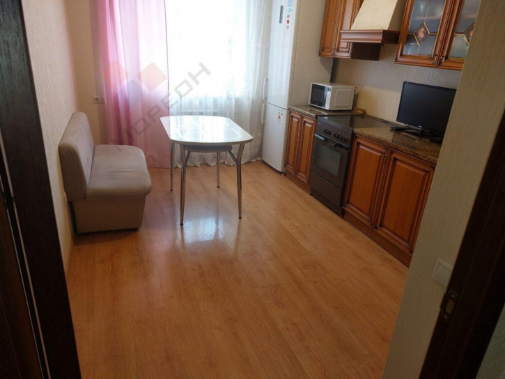 2-комн квартира Чекистов пр-кт, 24
