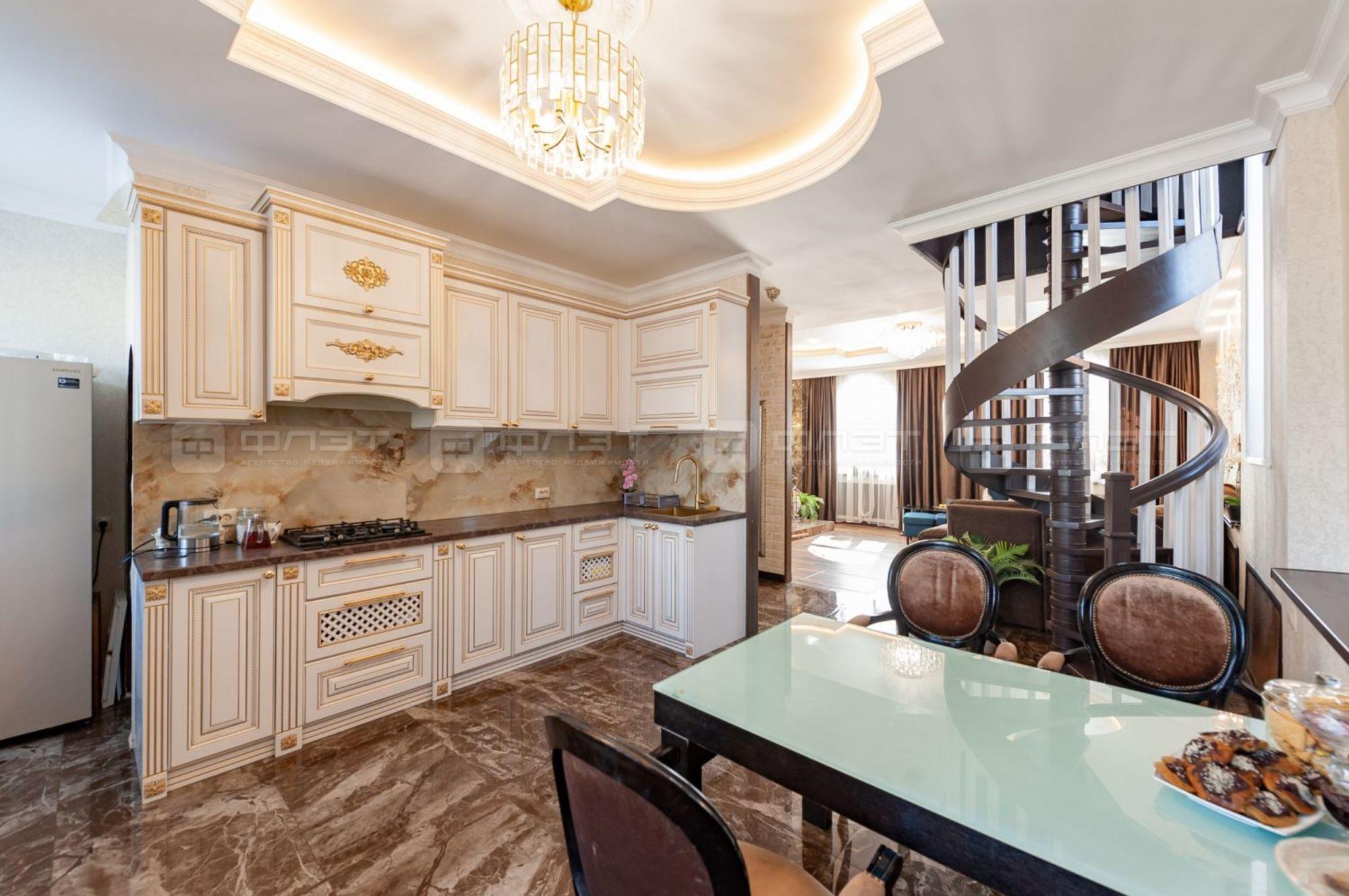 Купить дачу, дом, коттедж за 22 900 000 рублей на ул. Левитана, дом 33