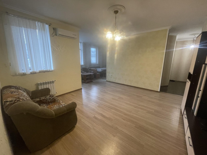 2-комн квартира улица Кати Соловьяновой, 84