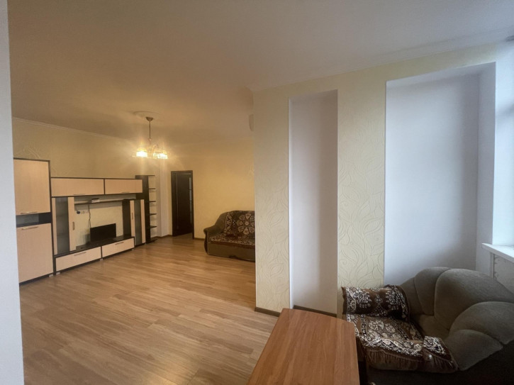 2-комн квартира улица Кати Соловьяновой, 84