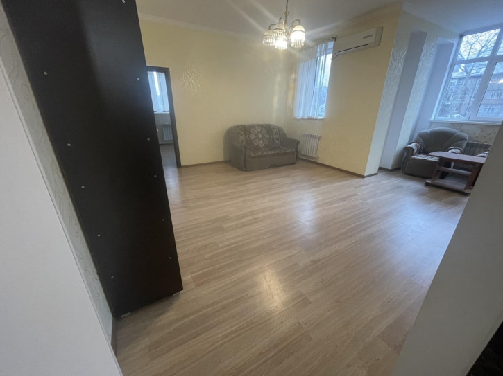 2-комн квартира улица Кати Соловьяновой, 84