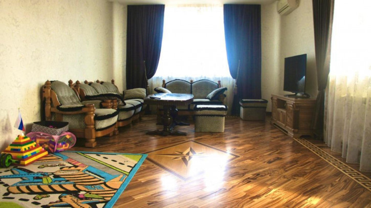 4-комн квартира улица Кати Соловьяновой, 199