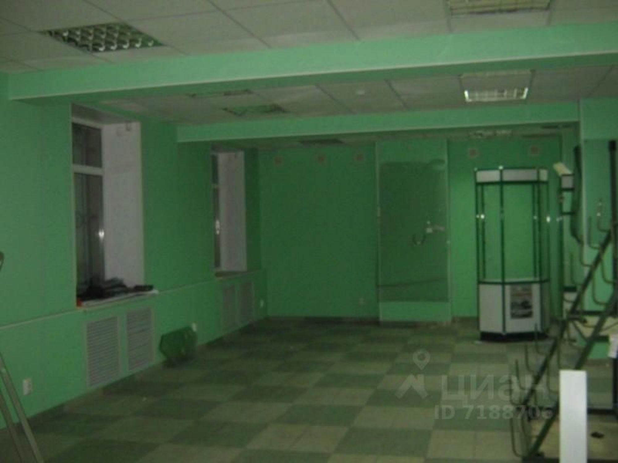 Сдать торговое помещение за 1 600 рублей на ул Бурденко, 10