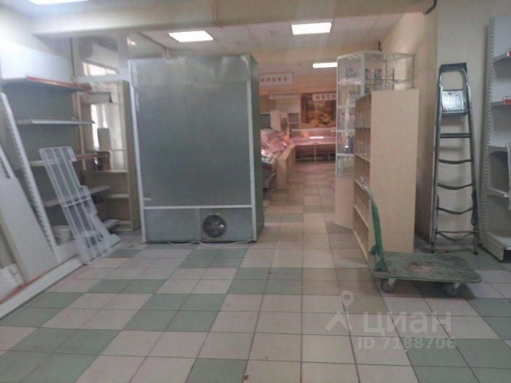 Сдать торговое помещение за 800 рублей на ул Бурденко, 10