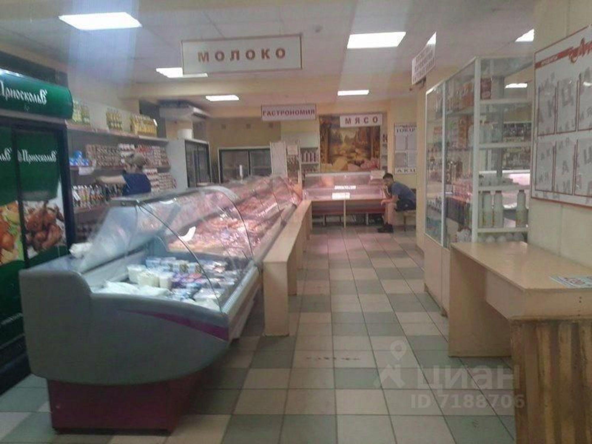 Сдать торговое помещение за 800 рублей на ул Бурденко, 10
