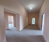 3-комн, 121.5кв м, этаж 2/4 поселок Врангель,Железнодорожная улица,8