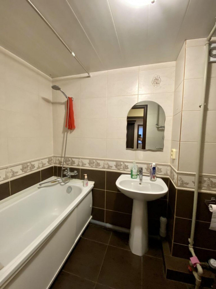 2-комн квартира Крайнего ул, 4