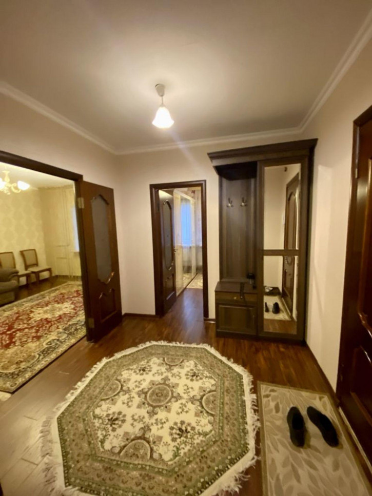 2-комн квартира Крайнего ул, 4