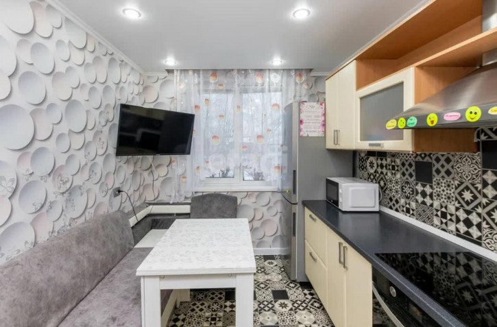 3-комн квартира Камчатская, 50