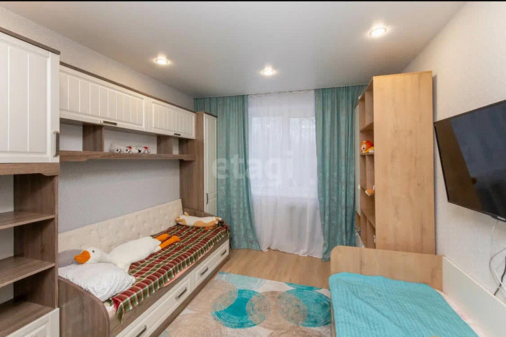 3-комн квартира Камчатская, 50