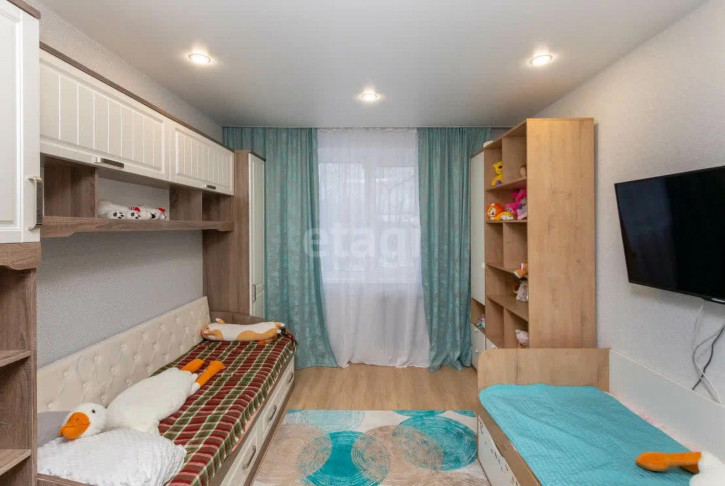 3-комн квартира Камчатская, 50