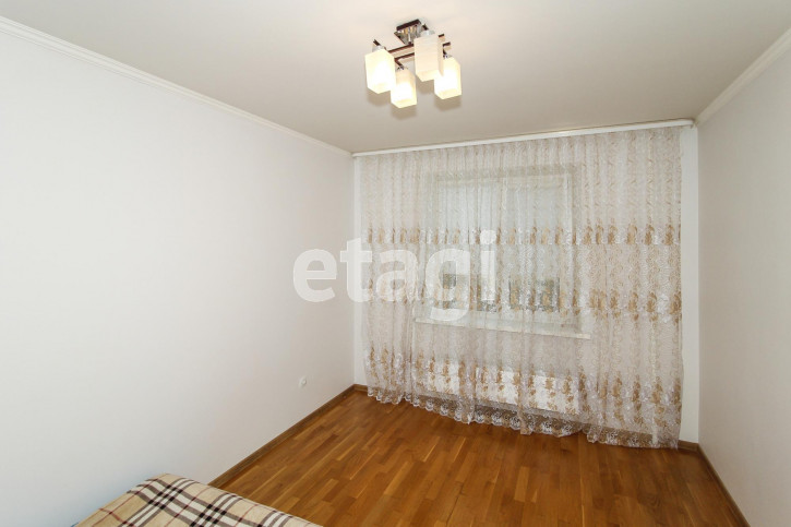 3-комн квартира Мельникайте, 122