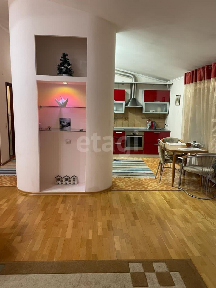 3-комн квартира Хохрякова, 10
