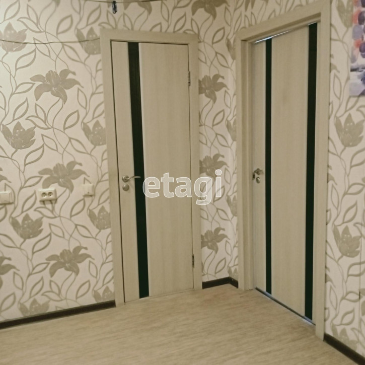 3-комн квартира Космонавтов, 1б