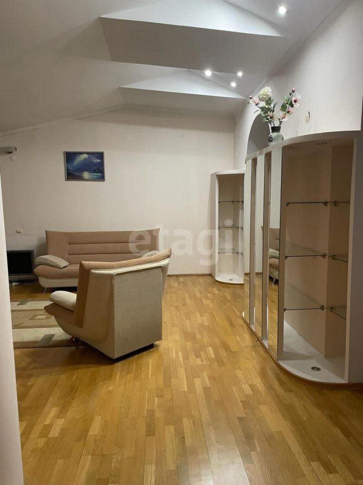3-комн квартира Хохрякова, 10