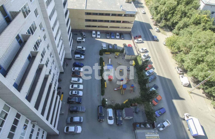 3-комн квартира Комсомольская, 75