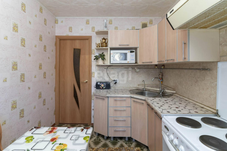3-комн квартира Народная, 8
