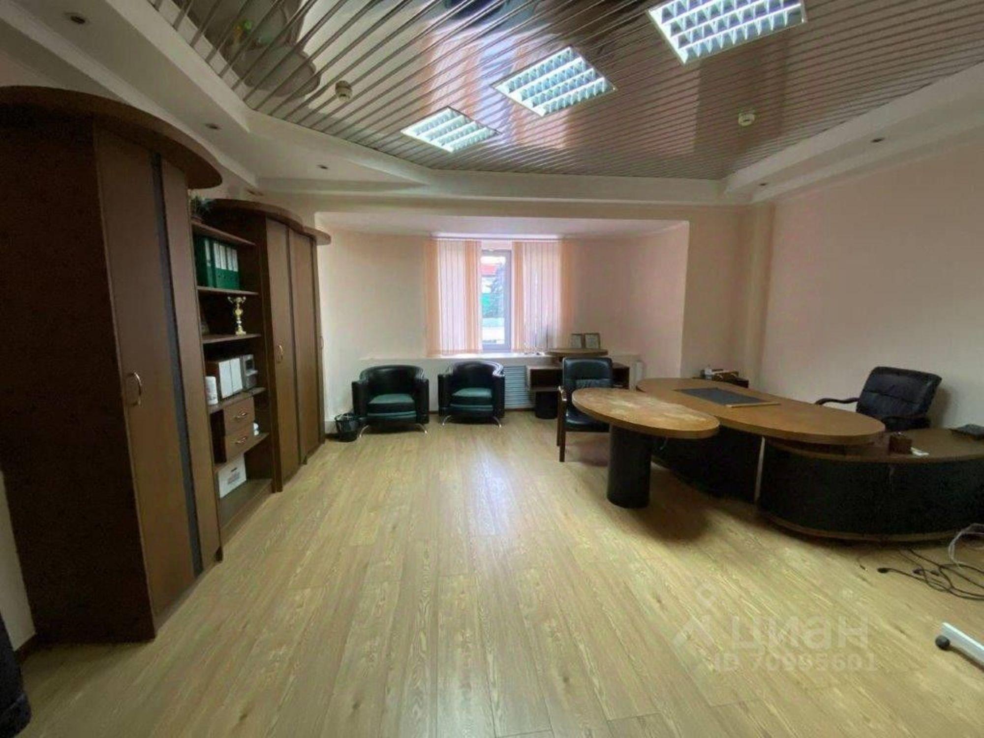 Купить ОСЗ, отдельно стоящее здание за 790 200 рублей на ул Калинина, 11