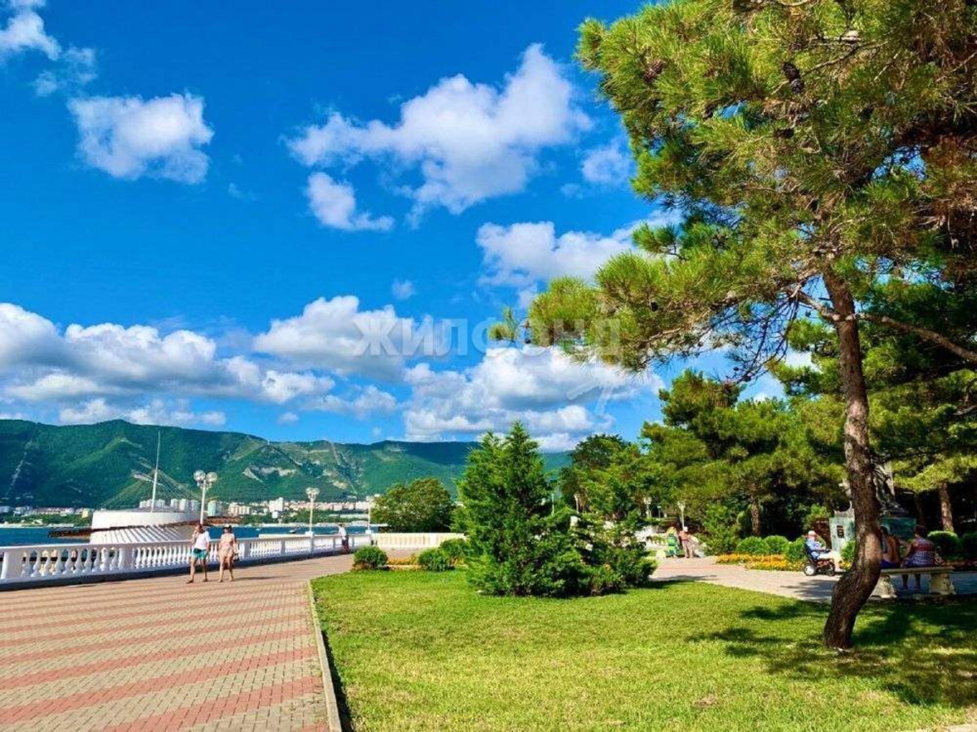Купить квартиру за 13 000 000 рублей на Крымская улица, д.19к10